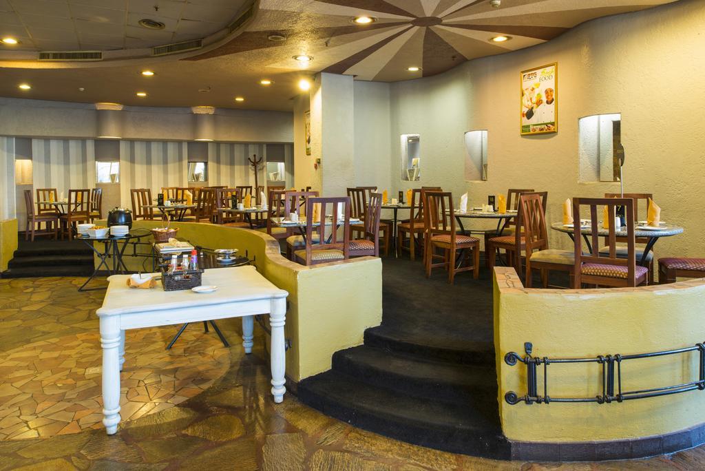 Rainbow Towers Hotel & Conference Centre Harare Buitenkant foto