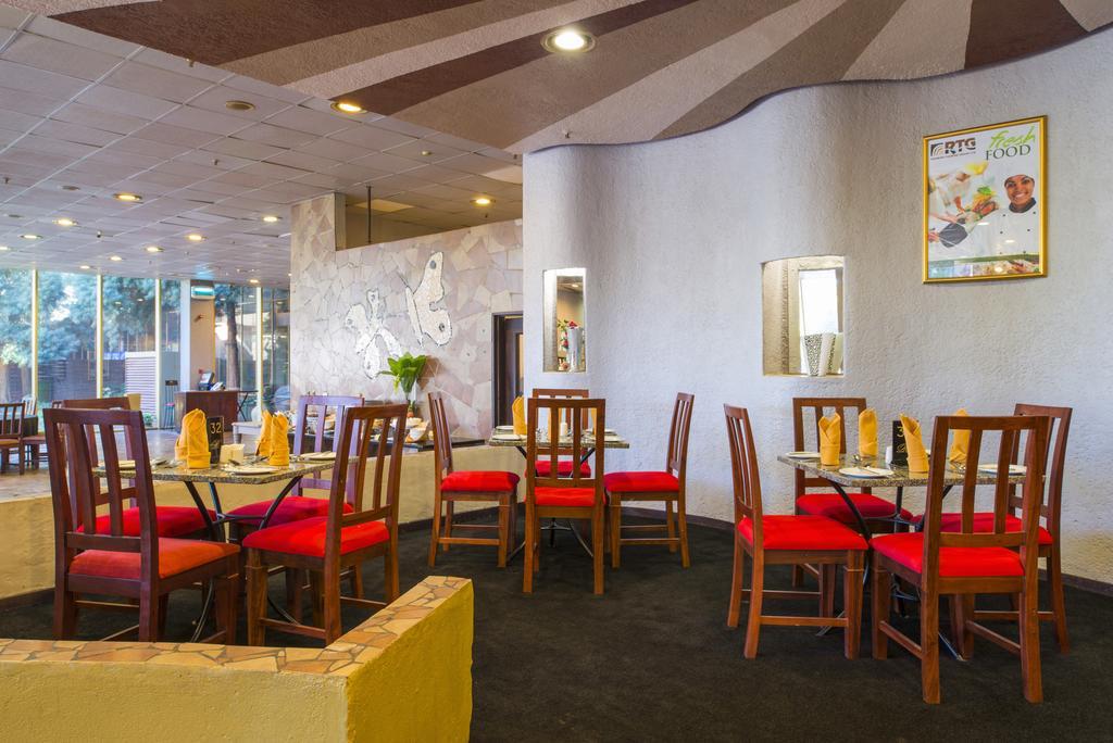 Rainbow Towers Hotel & Conference Centre Harare Buitenkant foto
